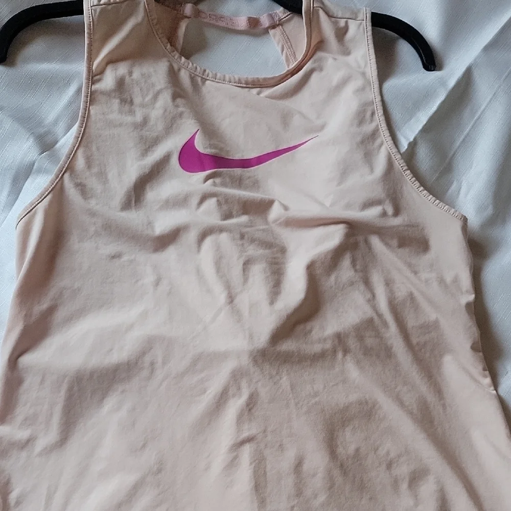 Nike Women's Cream leeveless Top Size M
